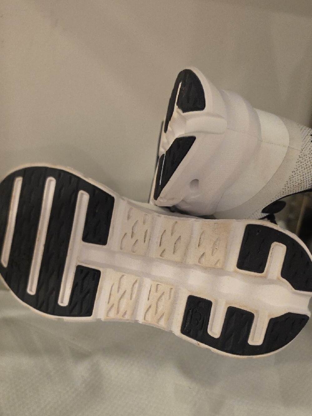OC womens running Cloudtilt Sneakers in White/Black Size 7.5" new without box - Picture 8 of 11